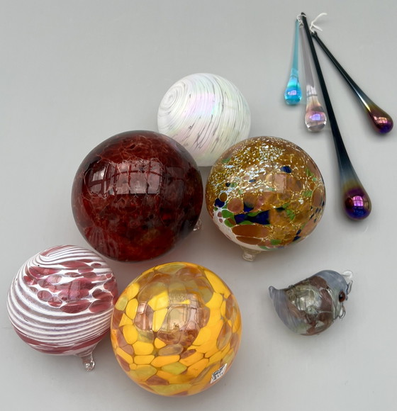 Image 1 of Lote de vidrio de estudio soplado a mano: bolas de vidrio, gotas y vog