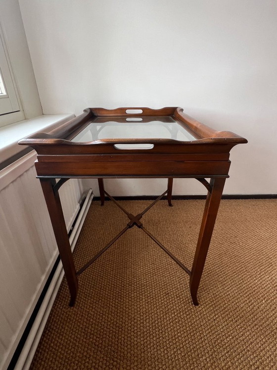 Image 1 of Antieke bijzettafel met afneembaar glazen dienblad