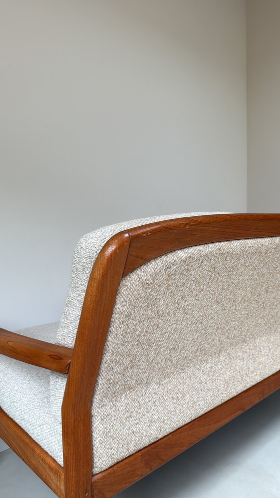 Image 1 of Canapé Dyrlund vintage en bois avec coussins beiges