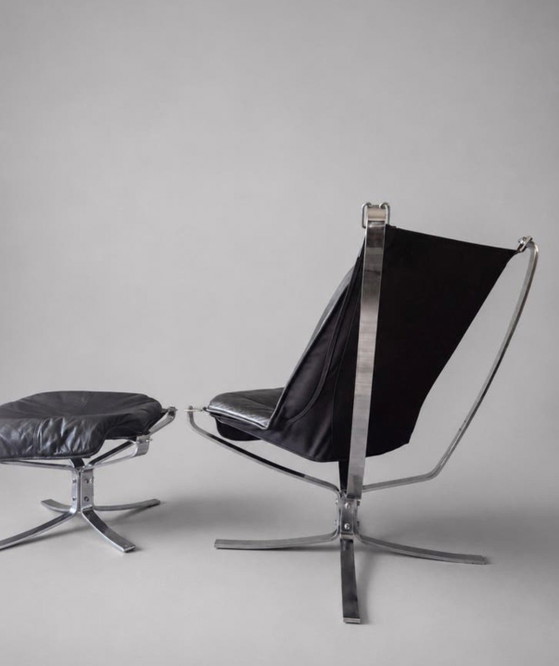 Image 1 of Vintage Falcon loungestoel en voetenbank, Sigurd Resell, chroom