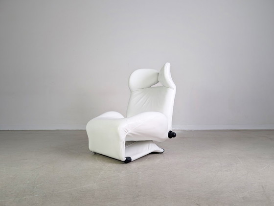 Image 1 of Sedia originale Cassina Wink Toshiyuki Kita in pelle bianca dal design
