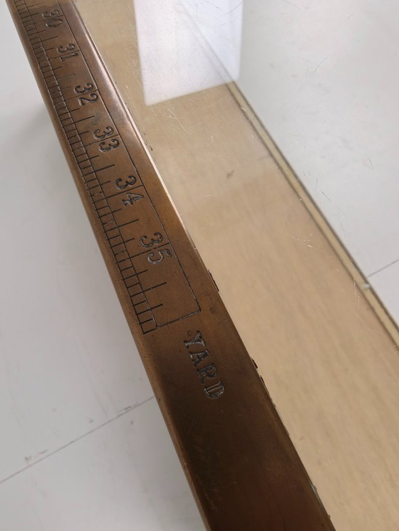 Image 1 of Bancone da negozio inglese antico in ottone – Modello stretto con misure in metri