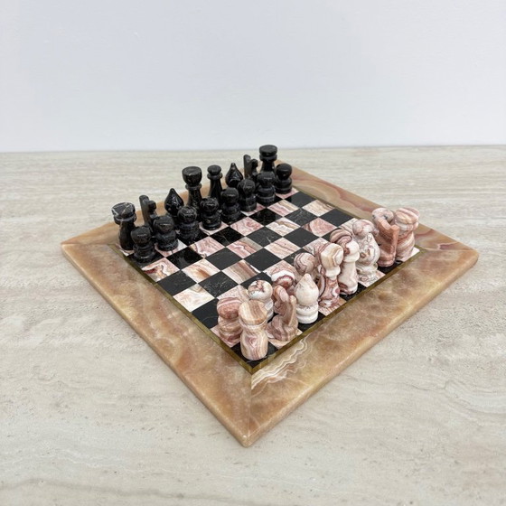 Image 1 of Scacchiera in marmo anni '70 rosa con bordo nero e rame