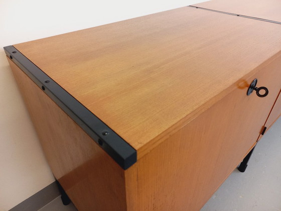 Image 1 of Groot laag vintage modernistisch ARP Minvielle dressoir van Guariche Mortier Motte in essenhout en zwart metaal uit de jaren 60