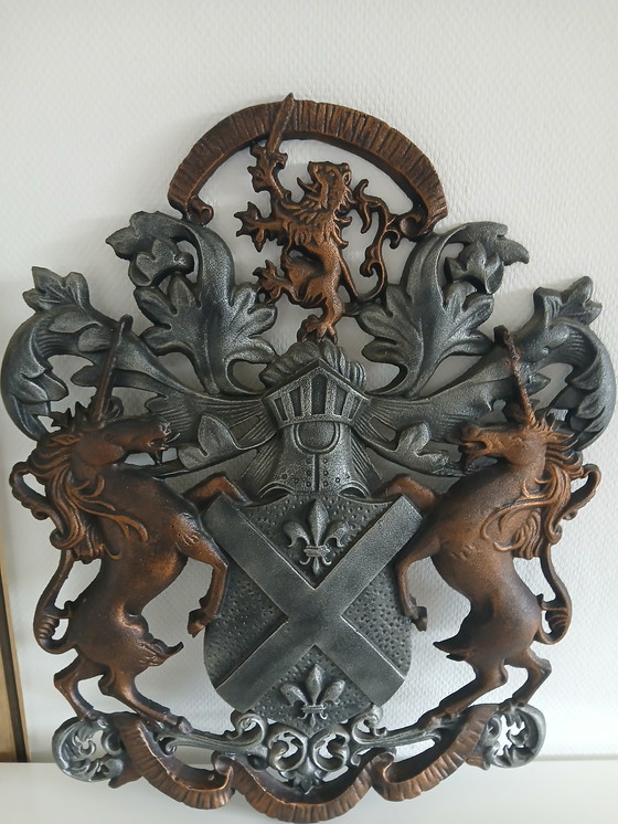 Image 1 of Placa con escudo de armas.