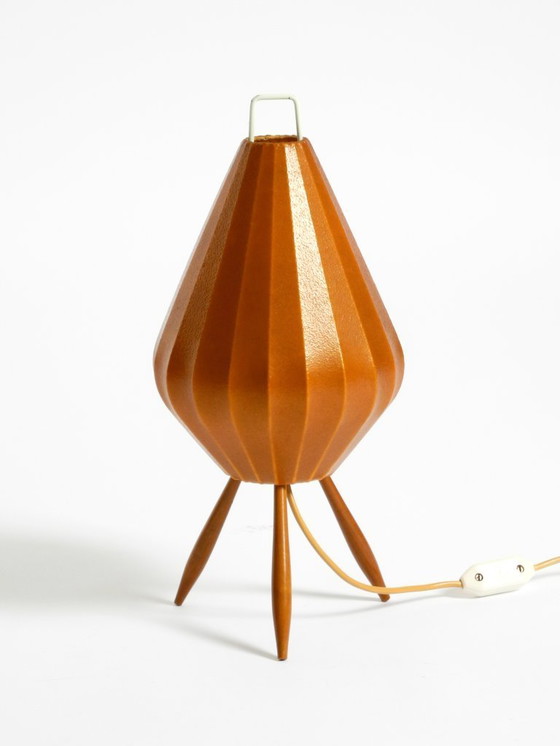 Image 1 of Sehr seltene, wunderschöne Mid-Century-Modern-Tischleuchte „Tripod Cocoon“.