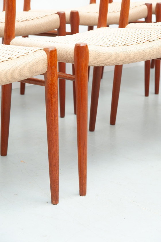 Image 1 of 8 sedie da pranzo modello 75 in teak di Niels Otto Møller per J. L. Møller Møbelfabrik (anni '50)