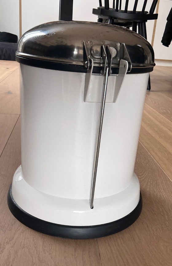 Image 1 of Poubelle à pédale Vipp 13 blanche - Poubelle à pédale, blanche