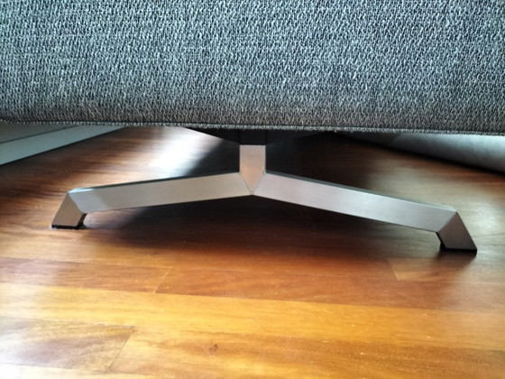 Image 1 of Wunderschönes, elegantes 3,5-Personen-Sofa mit speziellem Gestell von Jamé