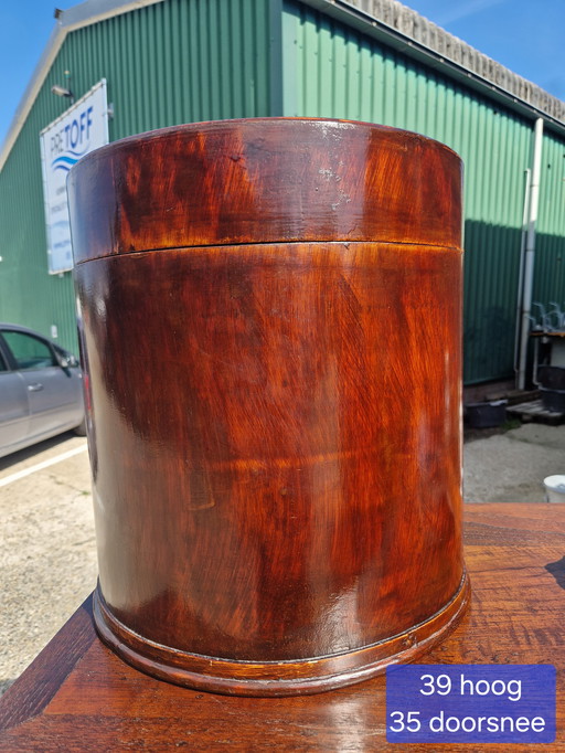 Belle boîte à chapeaux vintage