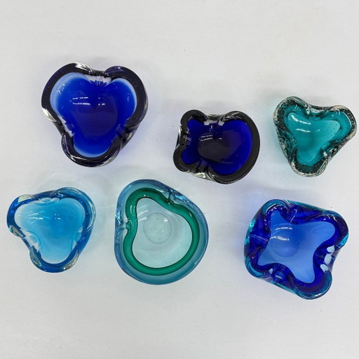 1 van 6 Mid century design blue murano glass bowls, 1970’s