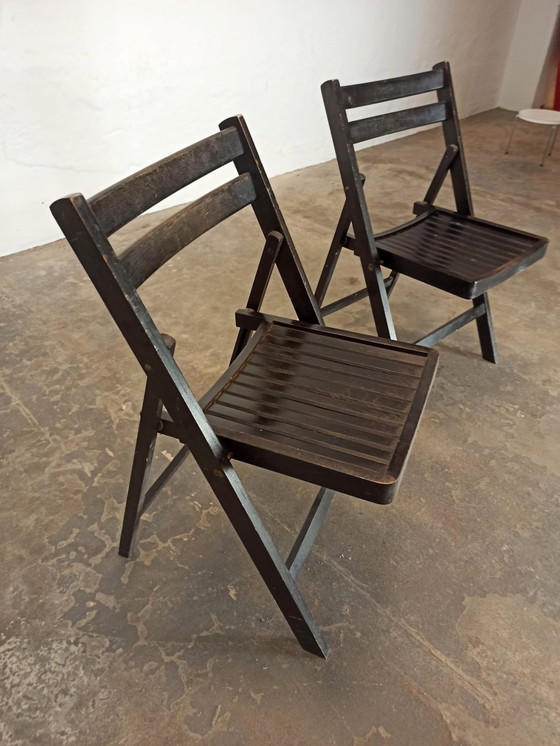 Image 1 of 2 vintage zwarte houten klapstoelen