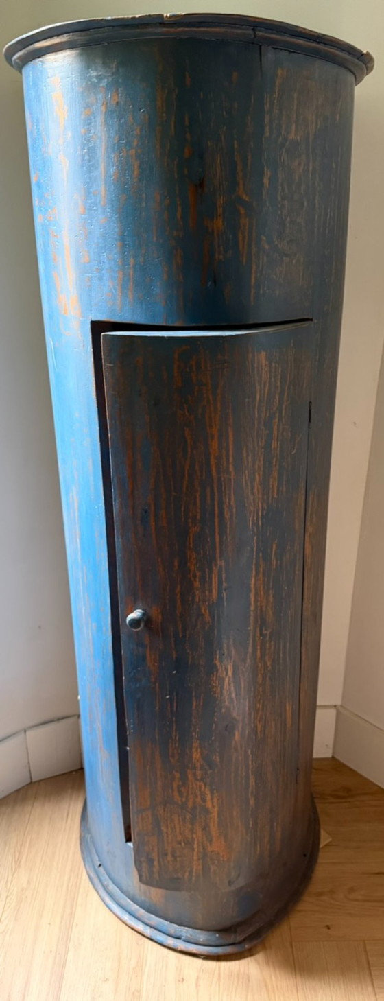 Antique Bow-Front Corner Cabinet in Original Blue Paint, 18th/19th Century – Kasten, Wood (photo 16 of 16)