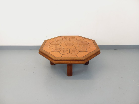Image 1 of Tavolino ottagonale Barrois con motivi vintage da erbario in legno di rovere e ceramica Vallauris degli anni '60 e '70.
