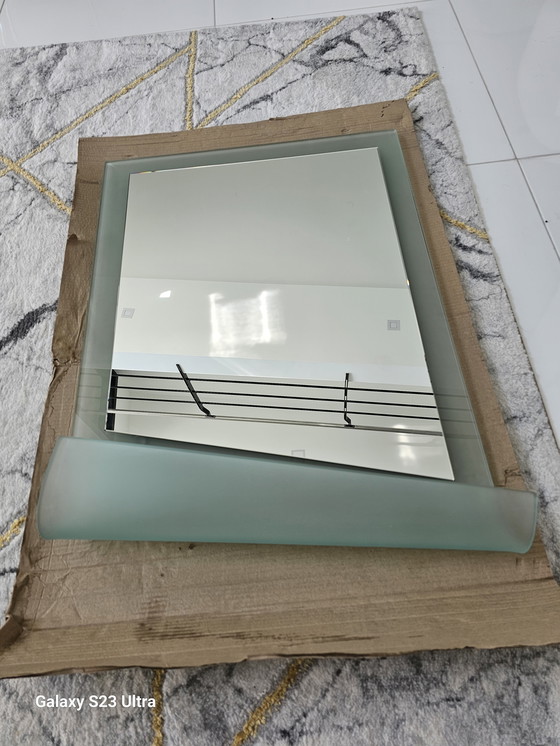 Image 1 of 80's mirror in perfect condition with curved design