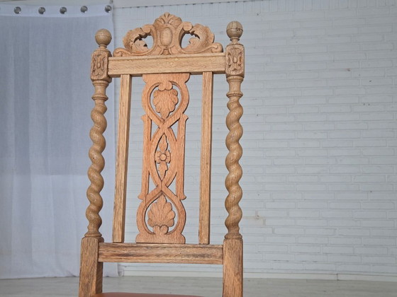 Image 1 of Années 1930, ensemble de 4 chaises de salle à manger danoises, bois de chêne sculpté, cuir d'ameublement.