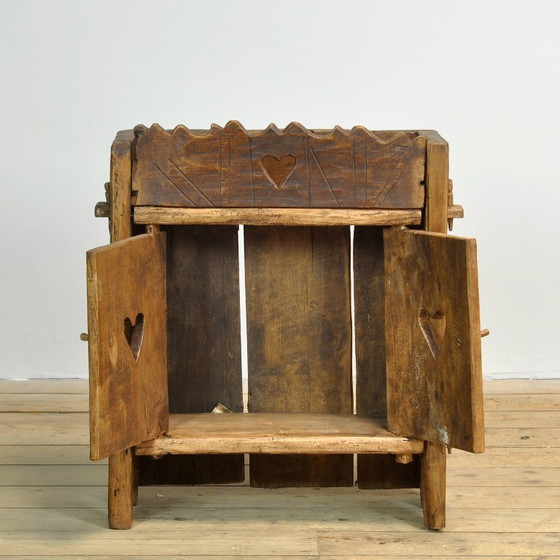 Cabinet d'art populaire roumain, vers 1950 – Meubles de rangement, Wood (photo 4 of 10)