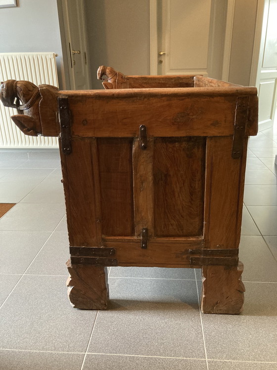 Image 1 of Antike indische Brauttruhe