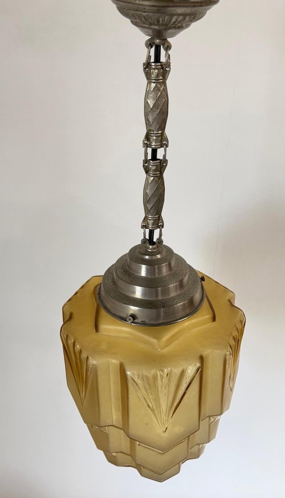 Image 1 of Impresionante lámpara colgante antigua de cristal amarillo dorado estilo rascacielos, década de 1930.