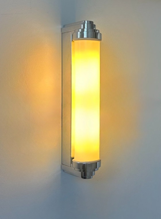 Image 1 of Lampada da parete vintage modernista cromata e opalina, Francia 1980