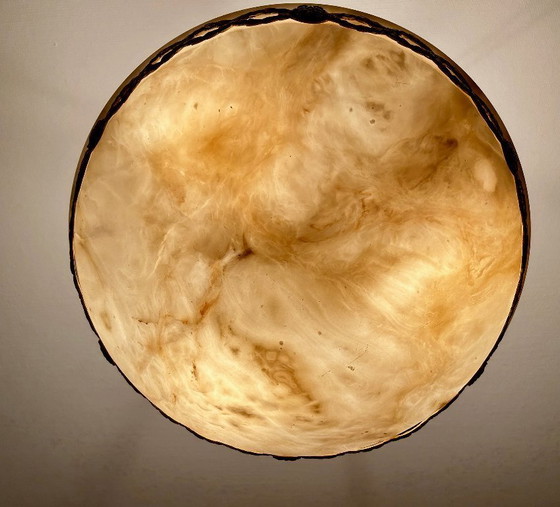 Image 1 of Lampada a sospensione in alabastro e bronzo in stile Art Déco francese