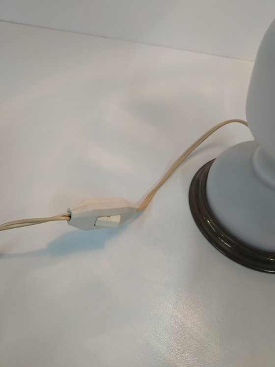 Image 1 of Lampe à huile ancienne vintage en verre opale (convertie).