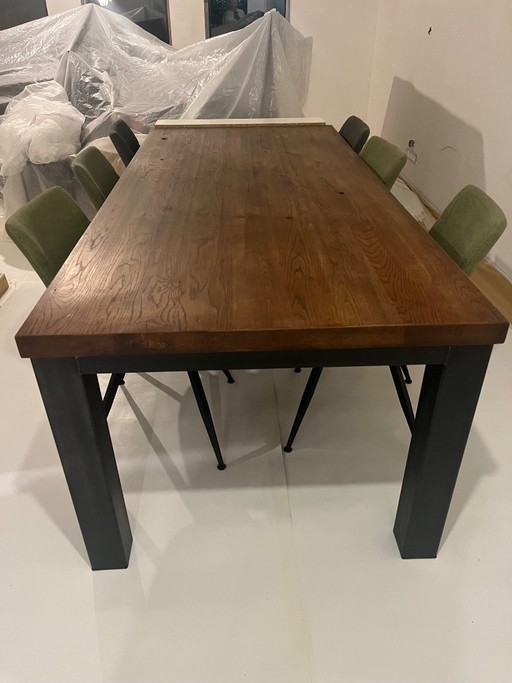 Eettafel rustiek eikenhout met zwarte metalen poten, 100x220