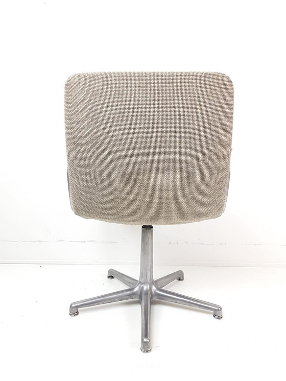 Image 1 of Chaise de bureau Artifort vintage | fauteuil pivotant laine beige sable tissu De Ploeg
