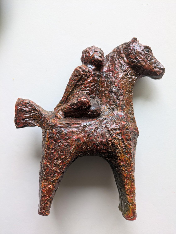 Image 1 of Enfant sur un cheval - Fat Lava Ceramic