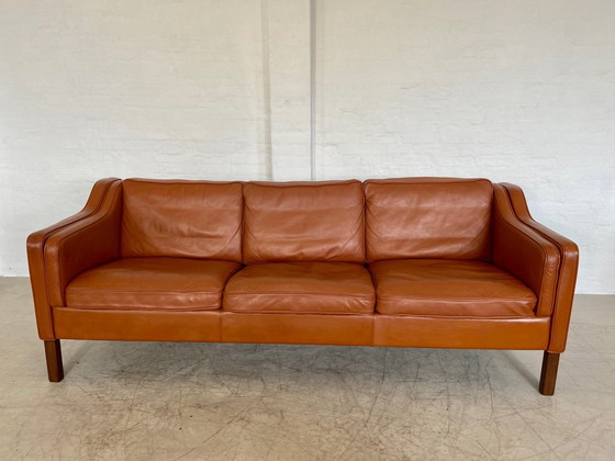 Image 1 of Mid Century Vintage Danish Mogens Hansen 3 Person Sofa in Cognac Leather (Canapé 3 personnes en cuir cognac)