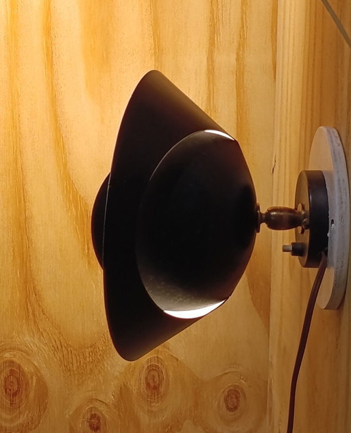 Originale Serge Mouille Petit Saturne Wandleuchte aus den 1950er Jahren. Keine Neuauflage, sondern ein seltenes Original!