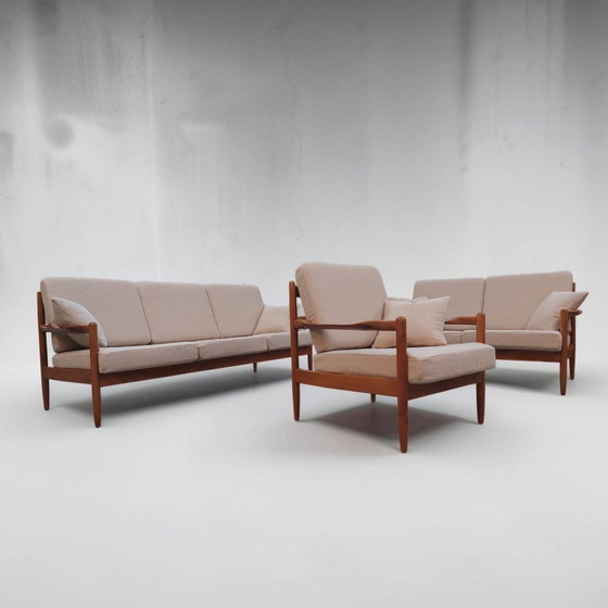 Scandinavian style Seating area reupholstered in ecru beige bouclé – Textile, Wood (photo 7 of 10)