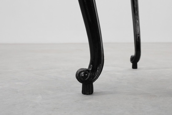 Image 1 of Coppia di comodini in stile Luigi XV in rovere laccato nero, Francia, anni '50