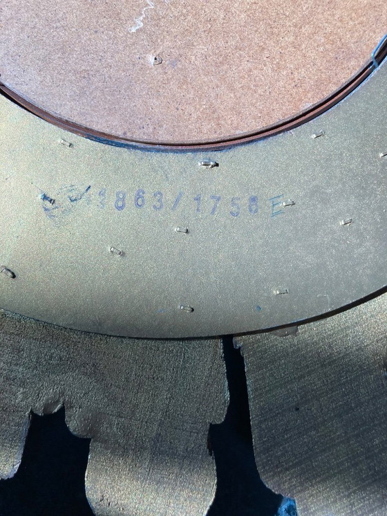 Image 1 of Grande specchio a forma di sole in legno dorato