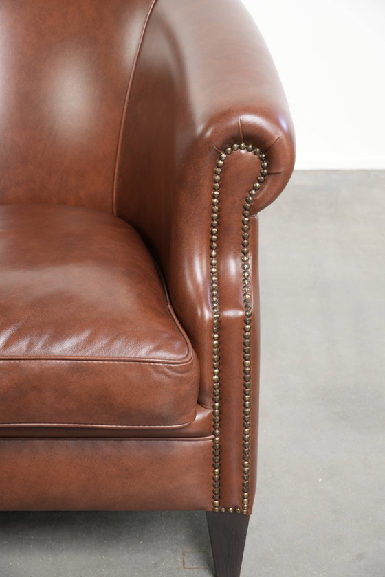 Image 1 of Comfortabele en mooie cognac kleurige rundleren clubfauteuil in Engelse stijl