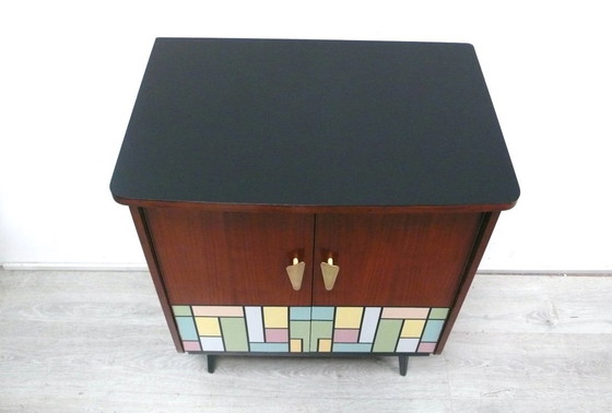 Image 1 of Mueble aparador años 50 2 puertas, con diseño estilo Mondrian, Mid Century Modern