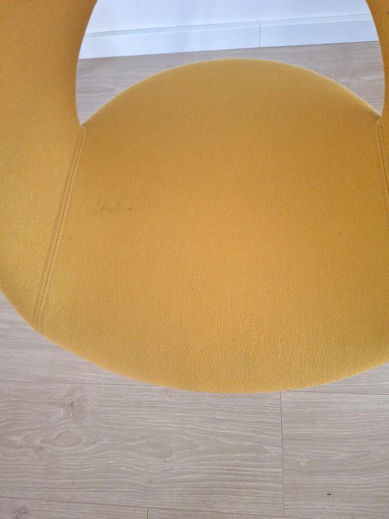 Image 1 of 4 x Artifort Nina dining chairs, set price. Fabric Gaja 62011 curry-ochre