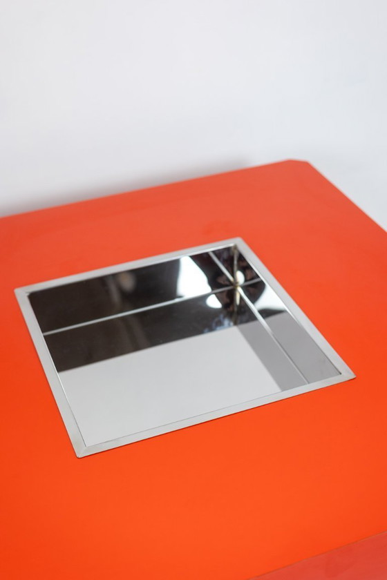 Image 1 of Willy Rizzo. Table basse laquée formant bar. Années 1970.