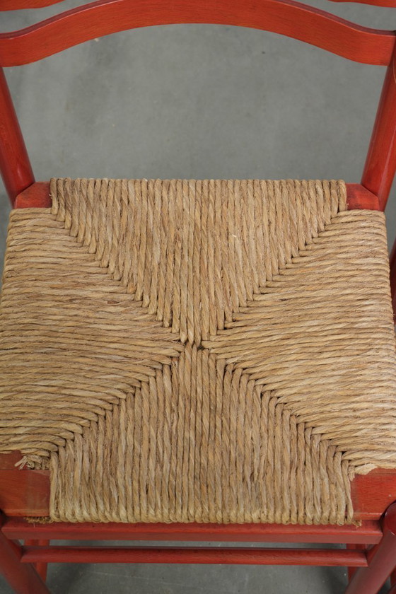 Image 1 of 2 x Leuk rood vintage houten stoeltje uit de jaren ’70 met een gevlochten rieten zitting