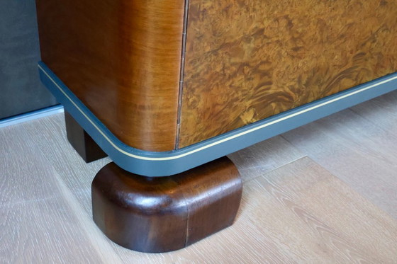 Image 1 of Art-déco-Vitrinenschrank aus Wurzelholz, 1930er Jahre – restauriert in Wellington Green