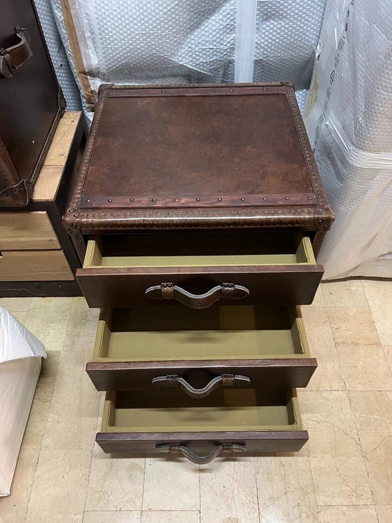 Set of RH Mayfair Steamer Trunk Leather 2 x 24" Cube Vintage Cigar, Restoration Hardware, Chest of drawers (photo 4 of 7)