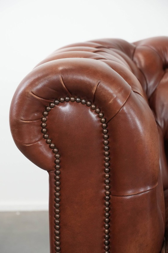 Image 1 of Sofá Chesterfield clásico de piel de vaca marrón de estilo inglés