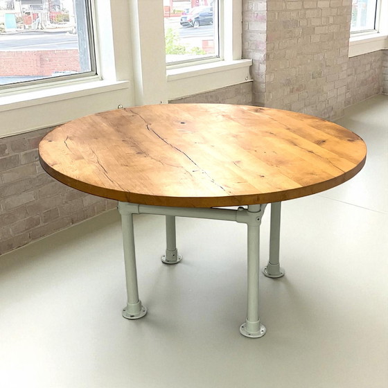 Image 1 of Table à manger en chêne massif 140 cm piètement industriel