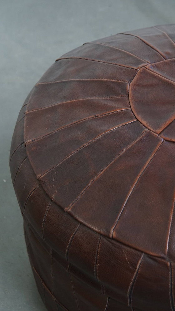 Image 1 of Pouf vintage in pelle di vacchetta marrone con design patchwork degli anni '70