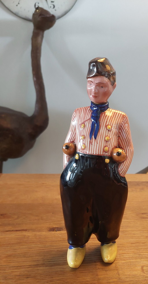 Bols Volendammer with gin bottle