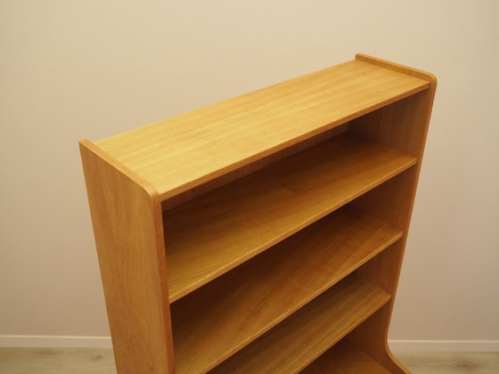 Librería danesa de chapa de fresno con estantes ajustables, años 70 – Madera (photo 7 of 18)