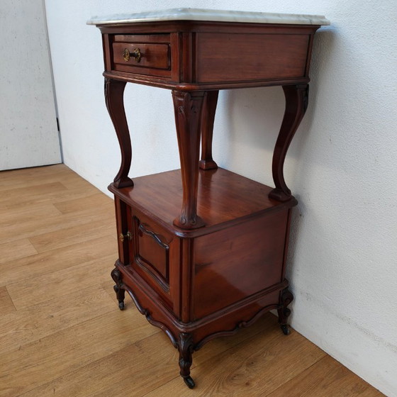 Image 1 of Table de chevet ancienne vintage avec plateau en marbre