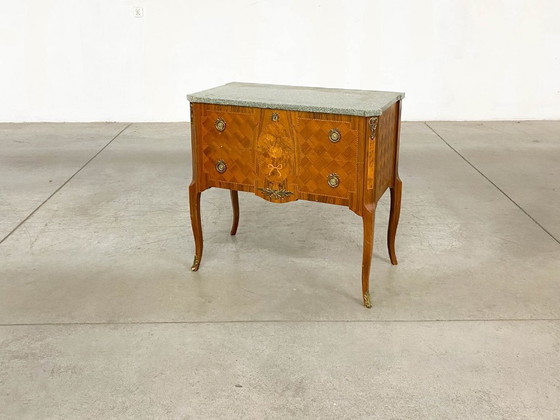 Image 1 of Arcón Gustaviano con tapa de mármol