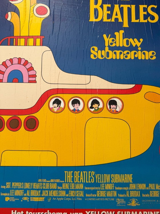 Image 1 of Vintage promotieposter voor de film The Beatles: Yellow Submarine.
