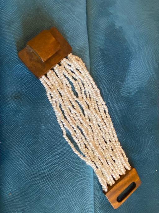 Vintage multi-strand cuff bracelet with mother-of-pearl and wood beads – decoratieve objecten, Bohemian